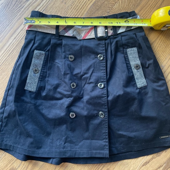 Burberry black and classic plaid short skirt. Waist 14’ and 16’ in length - Picture 7 of 8